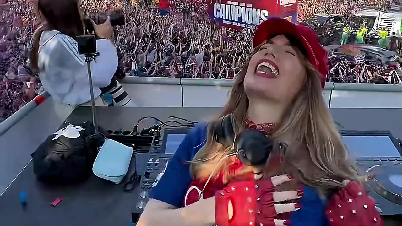 🎥 ¡Las caídas más divertidas en la fiesta del Barça! 😂🚨