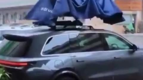 🚘☂️ Genius Car Umbrella Hack! 🔥CarUmbrella 🚘☂️ #LifeHack 💡👌 #SmartGadget 🔥🔧 #CoolInvention ✨🔝