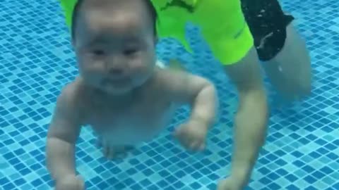 Can Your Baby Swim from Birth? This Natural Reflex Will Shock You! 👶🌊