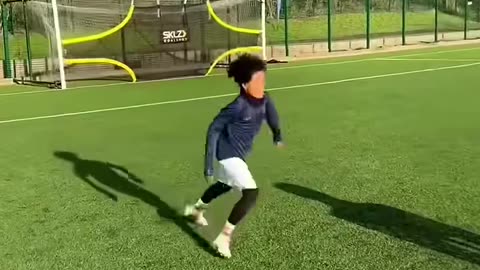 This is how good Chelsea Academy Players’ weaker foot is! #shorts #SUCCESS4YOUNGSTERS