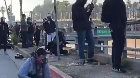 These are insurrectionists trying to kiII cops. Make them famous.