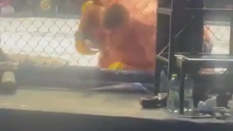 Ireland Fighter Beats Up Israeli Fighter and Scream "Free Palestine" in His Face while He Does It