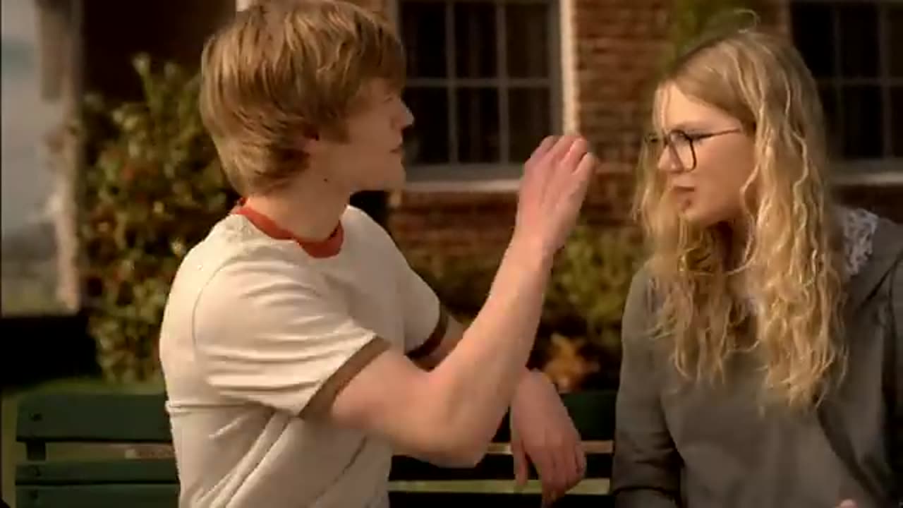 Taylor Swift _ you belongs to me (music video)