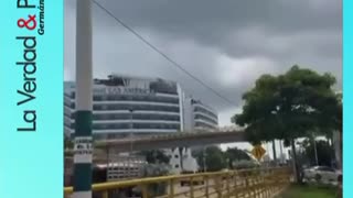 cableado en cielo mar
