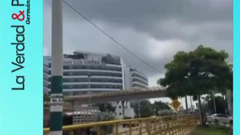 cableado en cielo mar