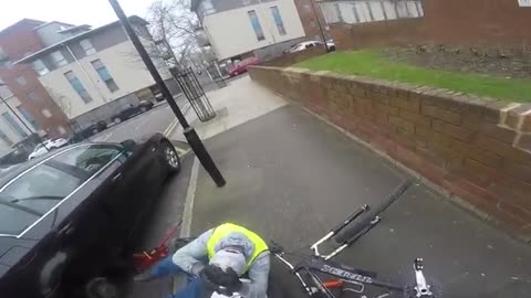 Shocking: Cyclist crashes into man full video. WHY YOU COMING FAST !!