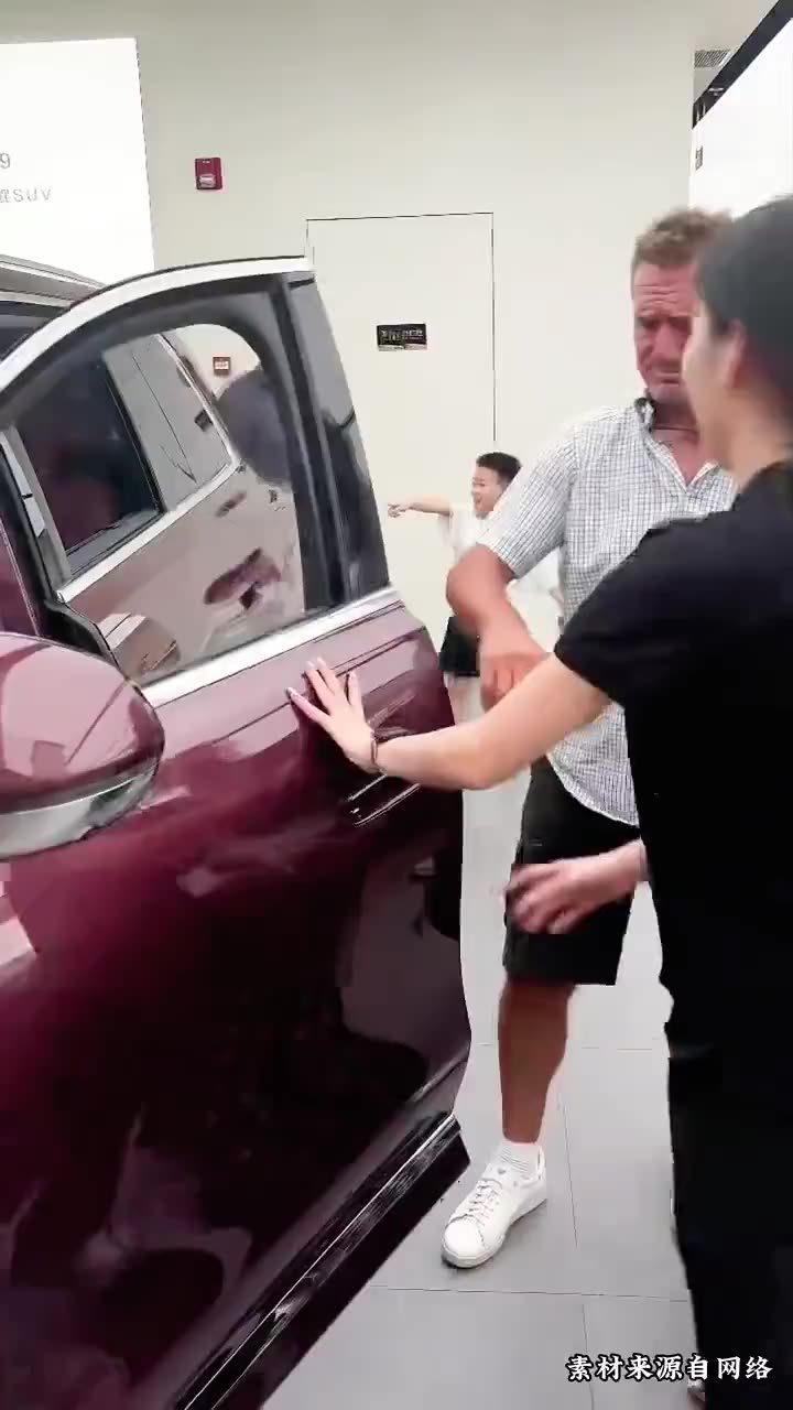 Huawei’s AITO M8 features futuristic gesture controlled door tech