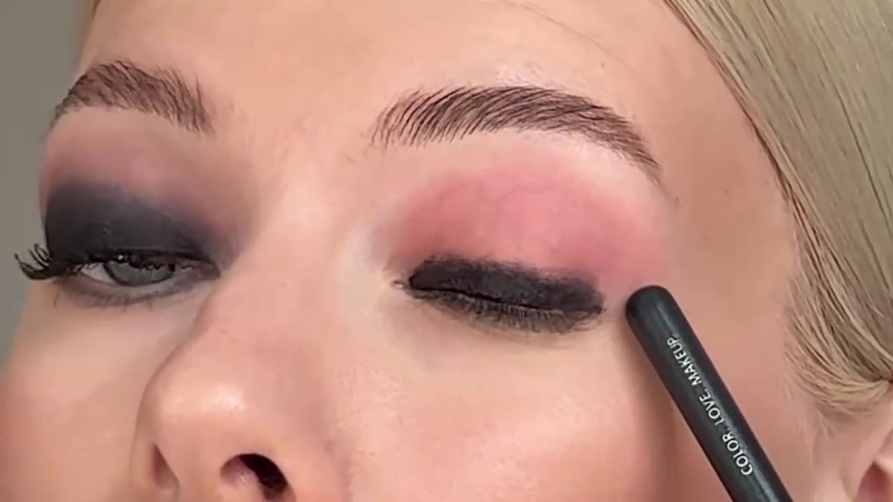 Black Smokey Eye Tutorial (3 Techniques) P5