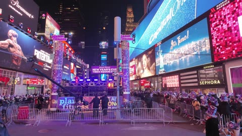 🗽 NYC Live 🔴 Walk (Chat on YouTube)