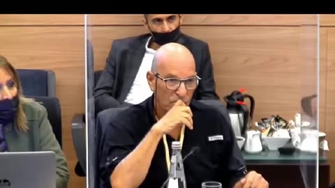 צפו בתגובתו של בועז לב שמשה פייגלין מספר לו על 16,000 נרצחים המדווחים עי הווארס האמריקאי מחיסוני הקורונה בתחילת החיסונים 2021