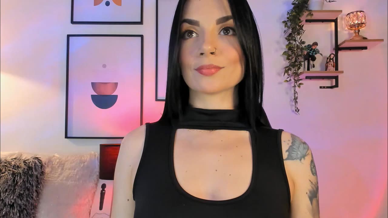 Pretty Brunette Relaxing and Chatting on Cam