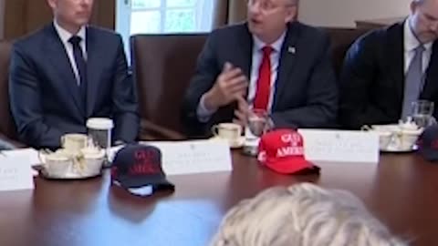 Trump se interesa por las tasas de suicidio