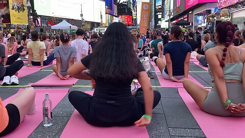 2025 Solstice in Times Square: Mind Over Madness Yoga (Manhattan) 4