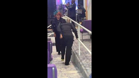 Go in sista 💃🏽 praise break