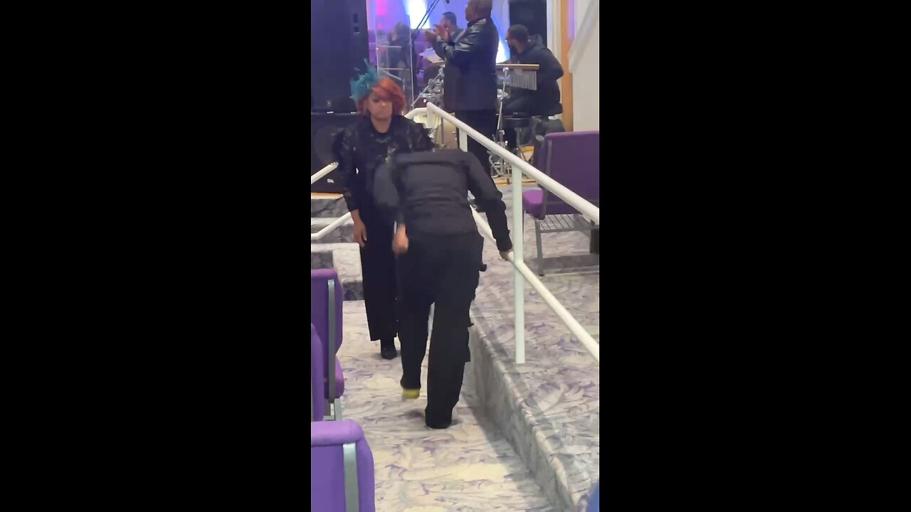 Go in sista 💃🏽 praise break