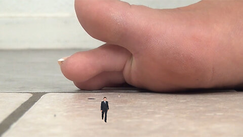 Under the Giantess Feet: A World of Awe and Immensity