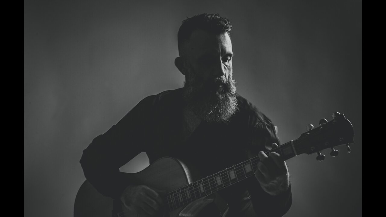 SUNDAY MORNINGS ON CAFE LOCKED OUT WITH COLIN LILLIE, JOHN STAPLETON & MICHAEL GRAY GRIFFITH