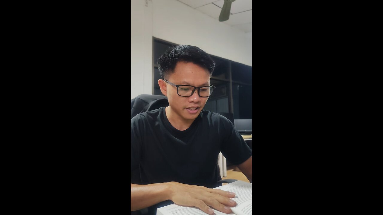 The Bitcoin Standard 1. ວັນທີ 31 ຕຸລາ 2008 ໂປຣແກຣມເມີໃຊ້ນາມແຝງວ່າ Satoshi Nakamoto.