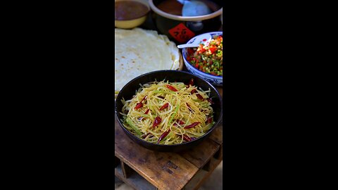 🔥 How to Cook Spicy Potato Stir-Fry with Flatbread 🥔🌶️🍞#SpicyPotato #FlatbreadCombo #ChineseFood