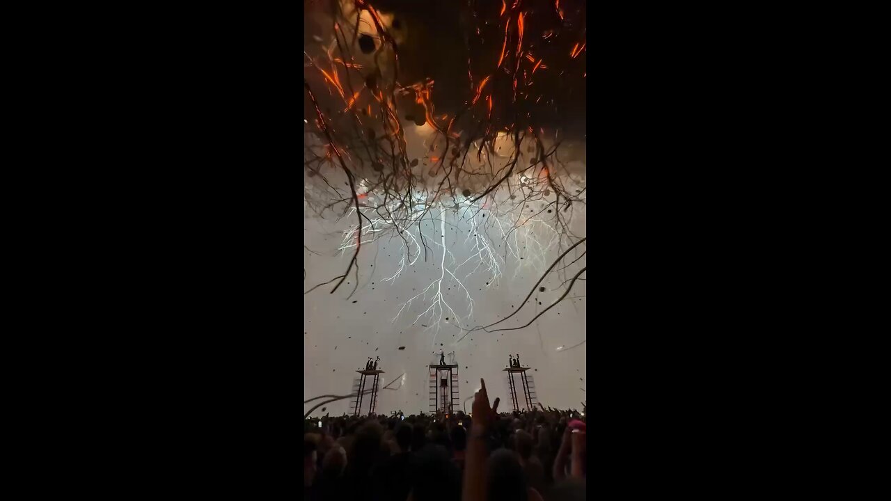 Music festivals in the Las Vegas sphere have insane visuals #wow
