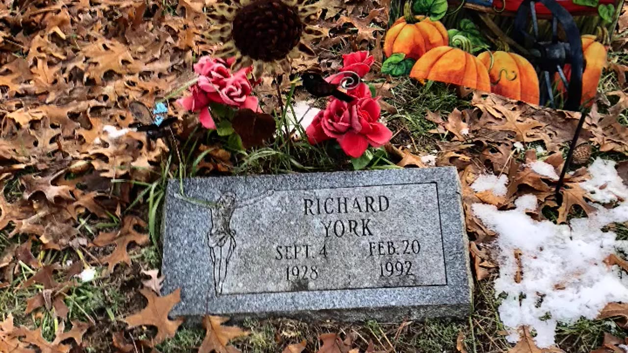 FAMOUS GRAVES - VOL. 650: DICK YORK