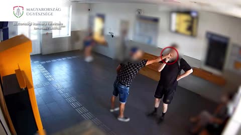 Közösülést imitálva molesztált az őrjöngő cigány a váróteremben