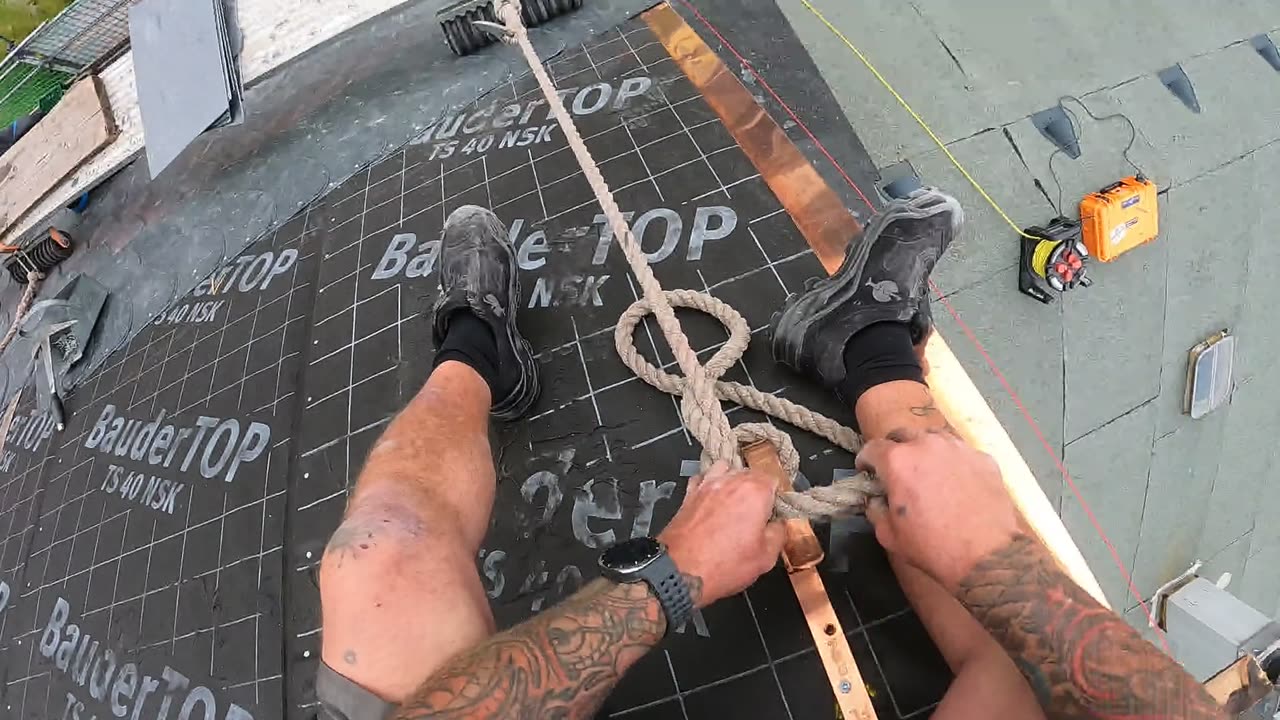 Schiefer Schuppendeckung bei Christian "Dachdecker Lampe" Teil 3