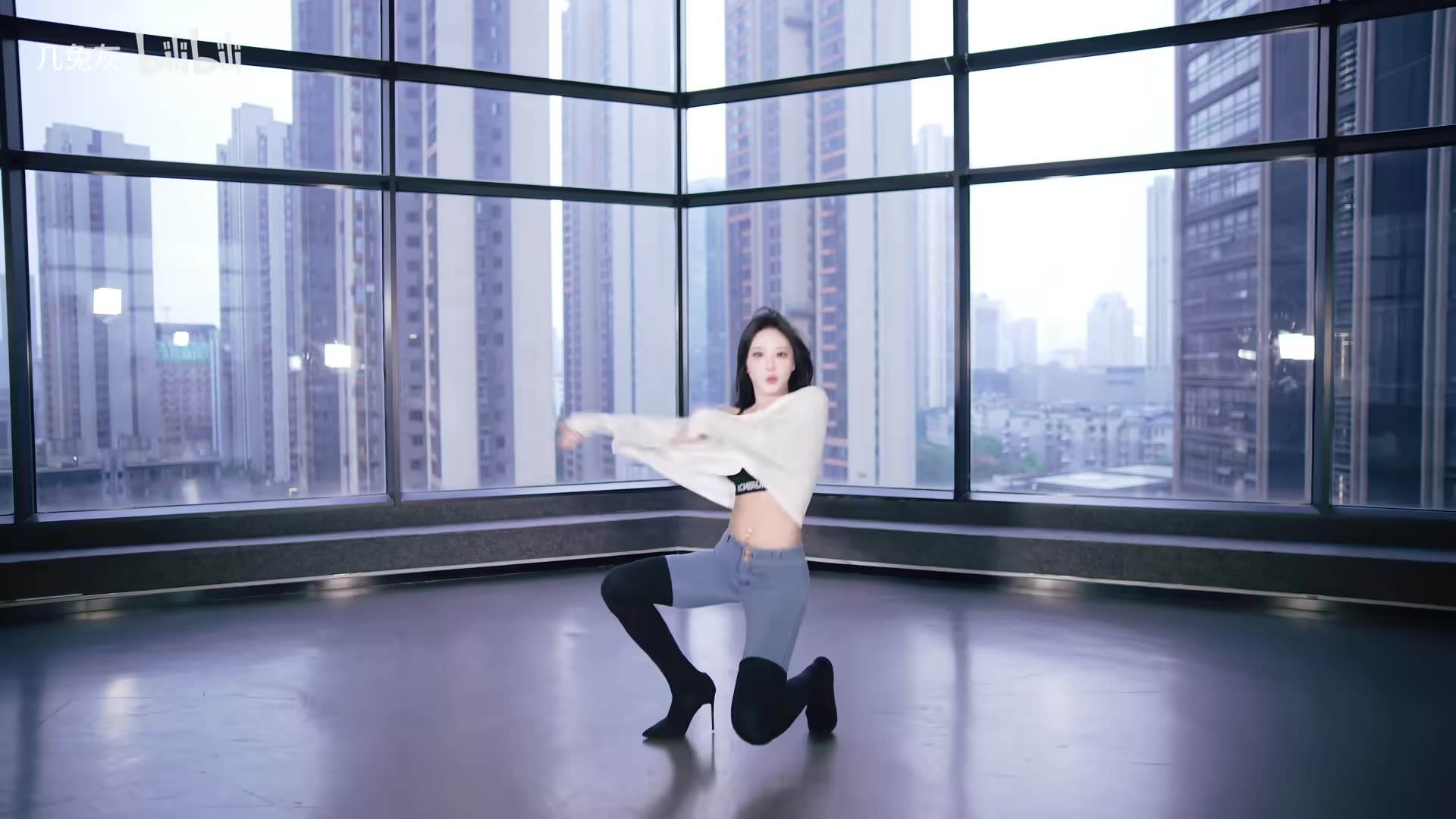 Graceful Bright white Midriff Top Lascivious Fiery Dance | Daily Beauty EP 1165