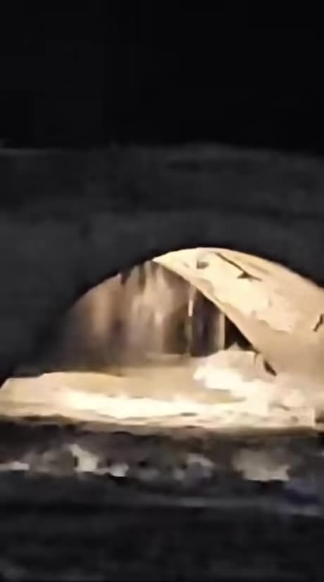1000 year old Roman bridge gets destroyed by flash flood in Talavera de la Reina, Spain