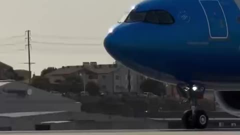 Perfect landing of the Airbus A330neo of ITA Airways in strong crosswind
