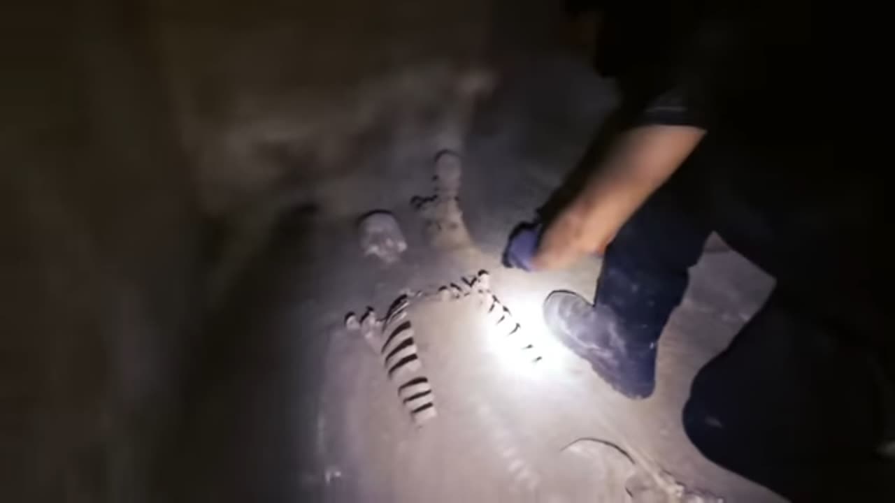 finds from inside the grave