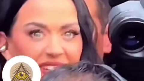 Katy Perry or MK Ultra Puppet? Bizarre Glitch Moment