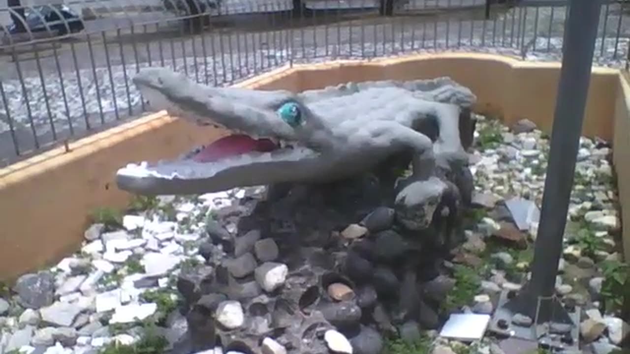 Amazing stone sculpture of an alligator in the square, look the teeth! [Nature & Animals]