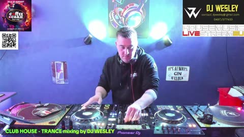 DJ Wesley, mixing live Houseclassics/Retro House