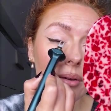 5-Second Cat Eye?! Get PERFECT Eyeliner Instantly (Arcbelle Hack!)