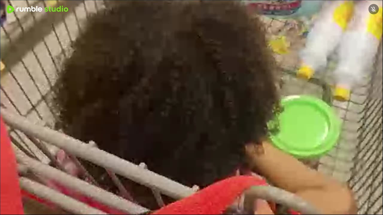un día de compras en el super viendo promociones