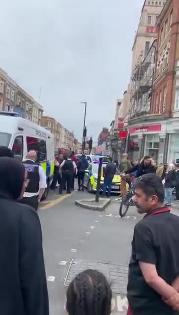 🚨🇬🇧BREAKING NEWS An African migrant brutally stabbed 2 innocent students