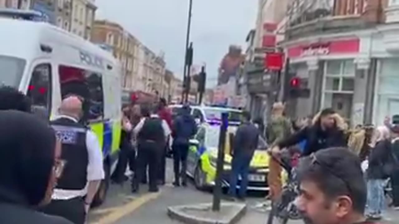 🚨🇬🇧BREAKING NEWS An African migrant brutally stabbed 2 innocent students