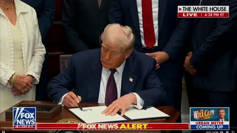 🚨 BREAKING: Tổng thống Trump vừa ký một sắc lệnh hành pháp đưa Bài kiểm tra thể lực của Tổng thống..
