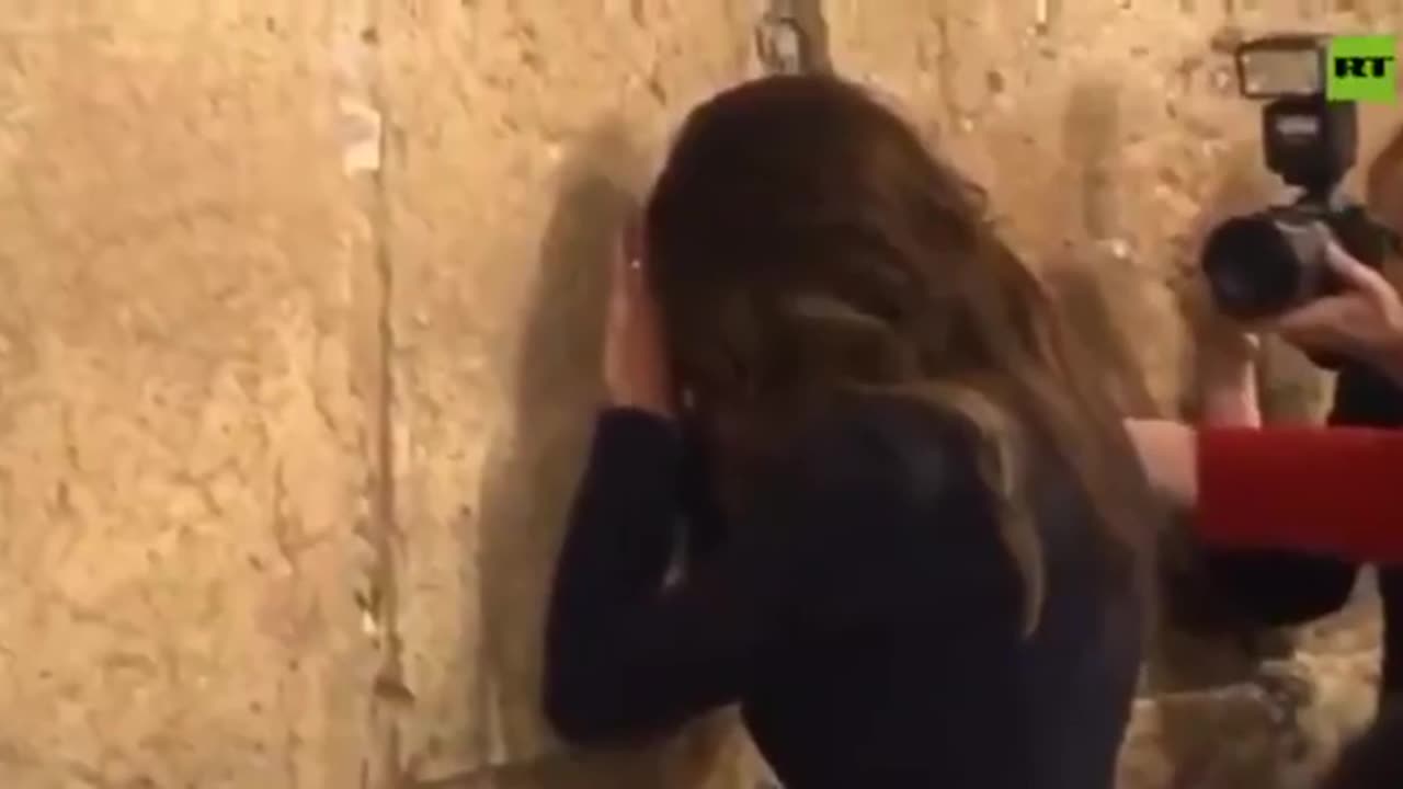 Jew owned Kristi Noem humps the wall