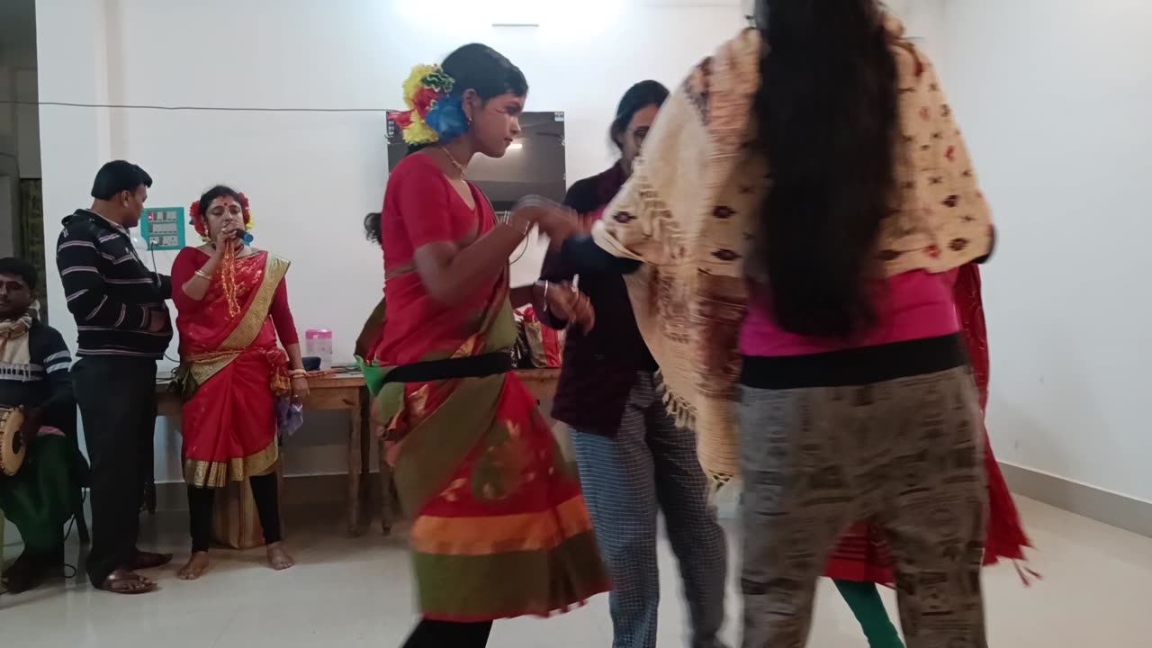 Tourist & local traditional culture