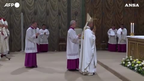 Lo stemma e i paramenti; ecco i simboli del nuovo Papa Leone XIV,legati alla tradizione, ma mantengono un segno di continuita' con Papa Francesco e l'idolatria pagana del cattolicesimo romano