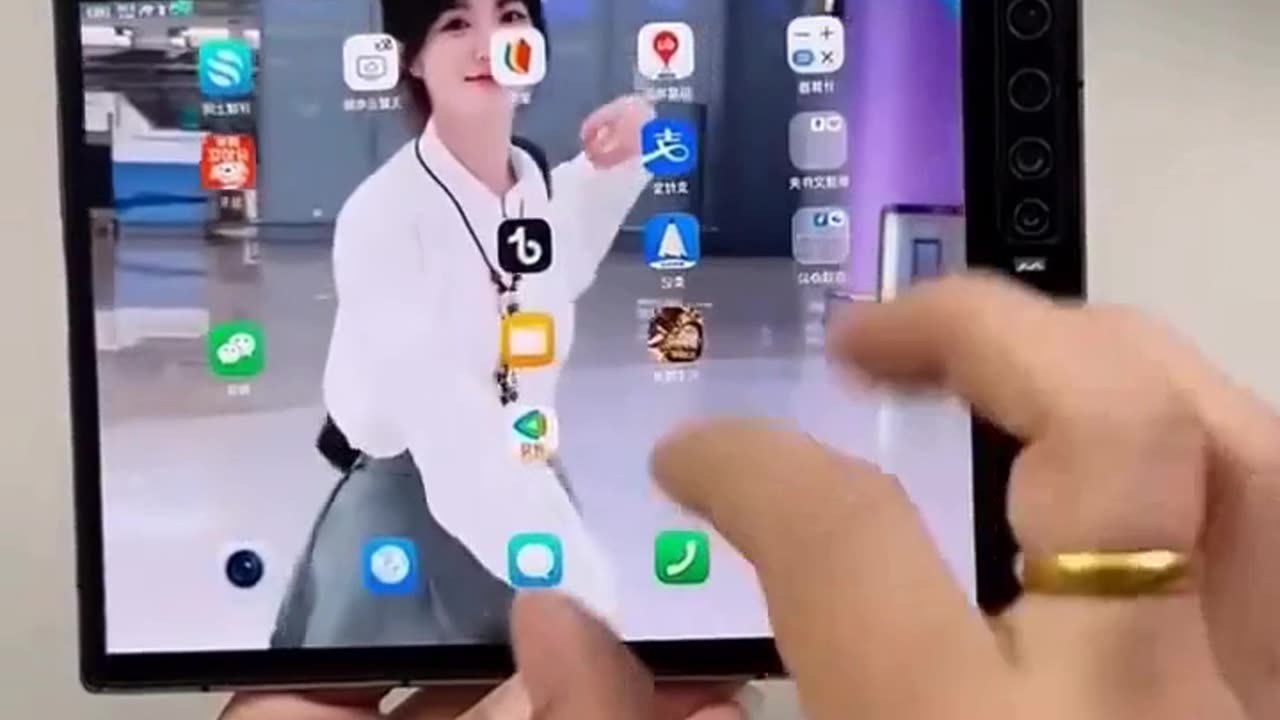 The Royole FlexPai 2