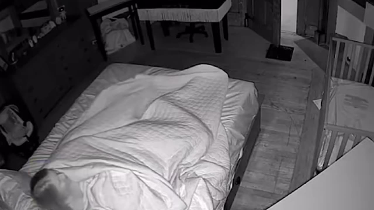 👻👽 GhostlyTokSa's Eerie Ouija Board Session Caught on Camera! | TheHauntingHour