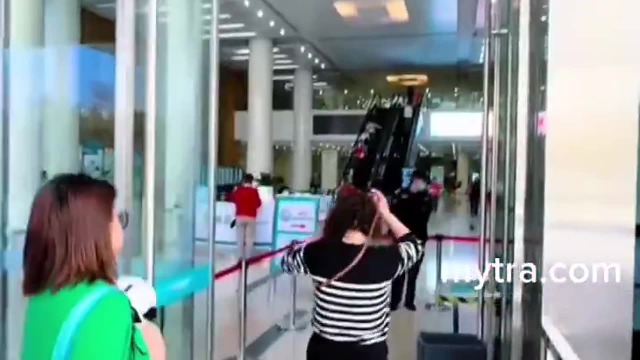 American goes to see a doctor in China, he describes the process