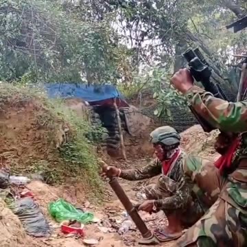 🇰🇭🇹🇭: Royal Cambodian Army soldiers carrying out attacks on Thai Army positions on the border.