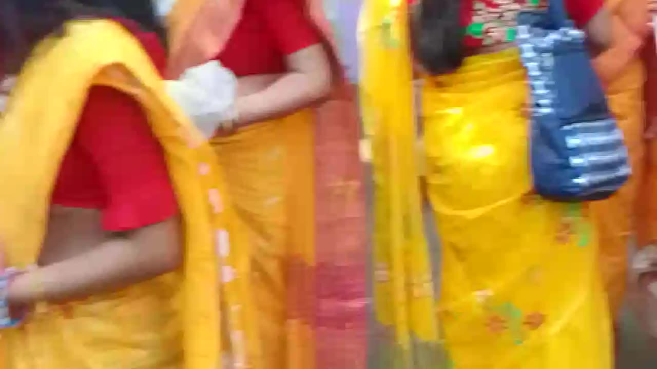 Playing Holi (ll)