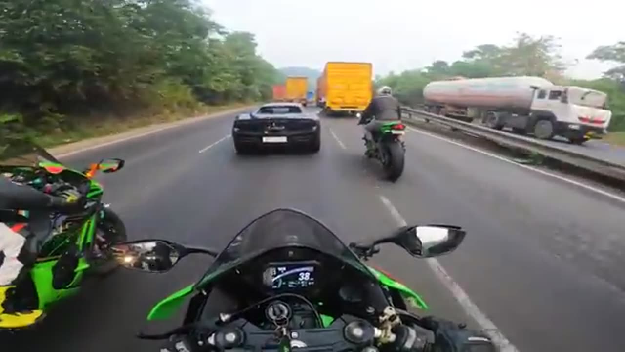 Zx10r vs Ferrari drag😱|ninja zx10r top speed💚|superbike vs supercar🔥