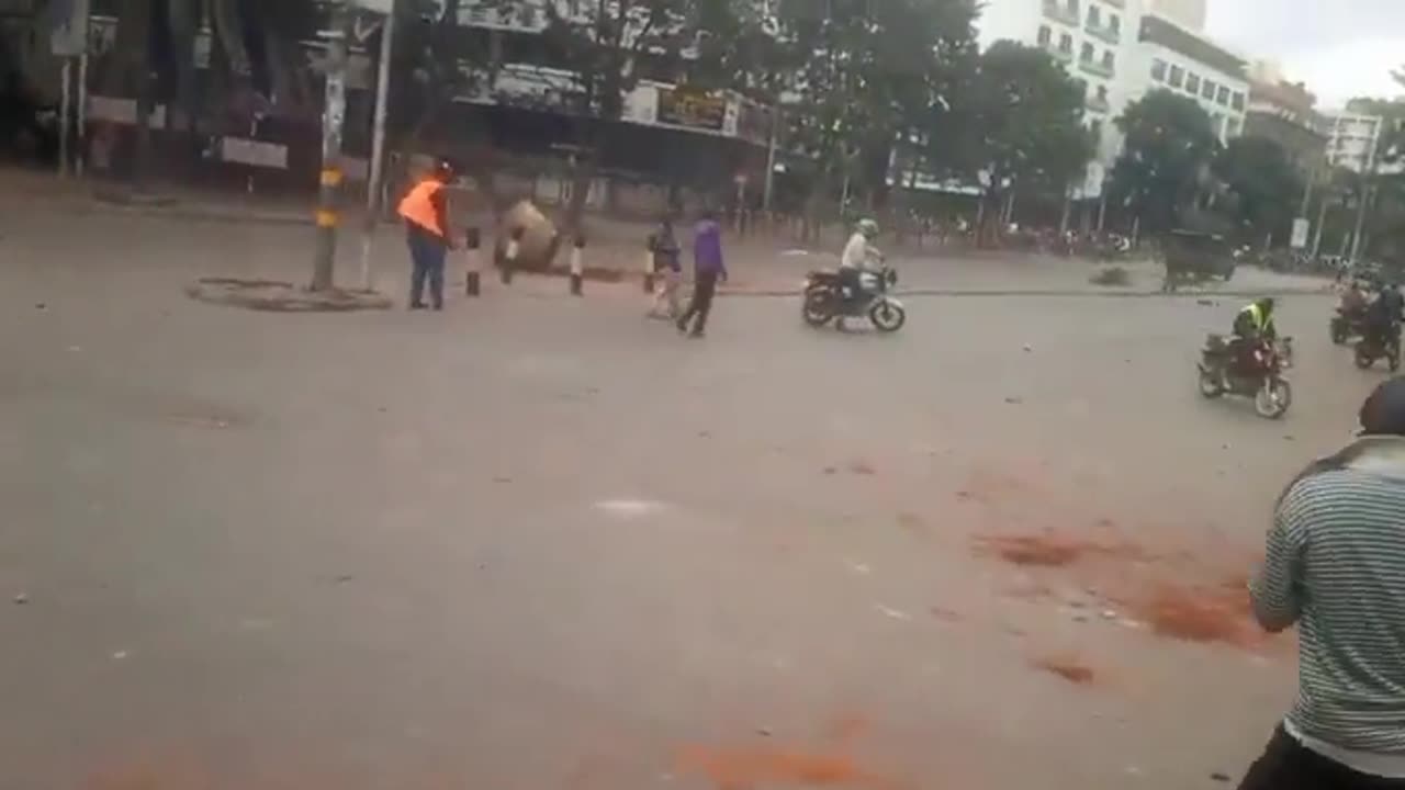 ''Bado Mapambano mapambano''- Kenyans chant after fatal shooting of a mask vendor in Nairobi CBD.