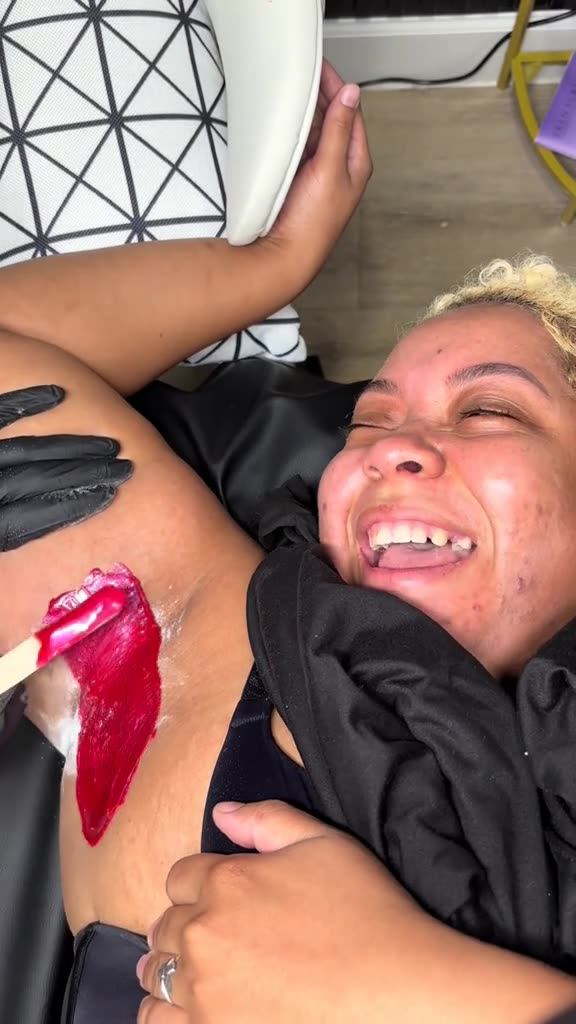 Sister’s First Underarm Wax Using Cherry Desire by Sexy Smooth | Real Reactions by @TheKhloGloBeauty